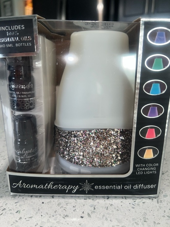 Other - Goldessence Aromas Aromatherapy Color LED Diffuser w/Essential Oils